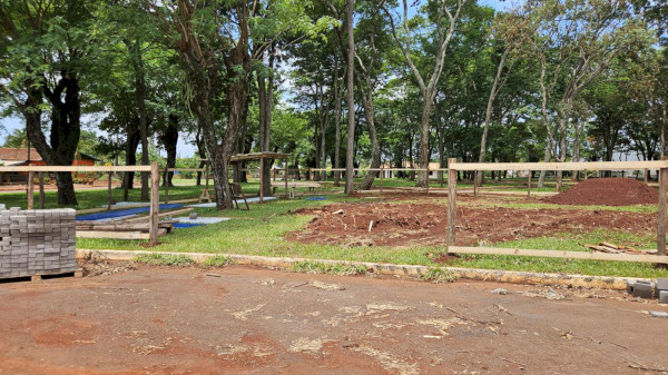 Inicia construção do centro de atividades físicas de Porto Mendes