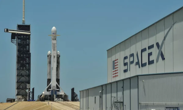 Como retorno de foguete da SpaceX para base pode tornar voos espaciais mais baratos