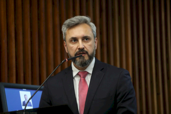 Deputado Fabio Oliveira apresenta requerimento à concessionária após deslizamento na BR-277