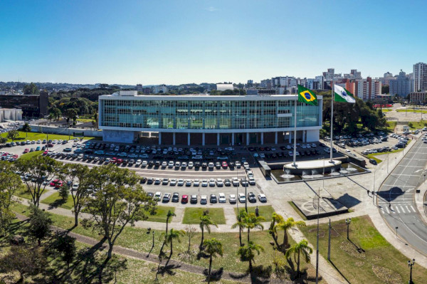 Novo boletim econômico destaca crescimento do Paraná e empregabilidade de jovens