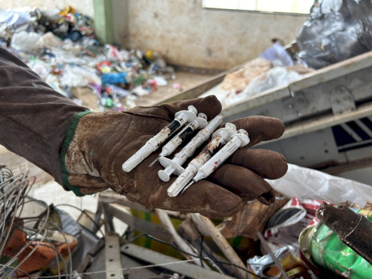 De fraldas com excrementos a agulhas usadas: a reciclagem seletiva em Mercedes enfrenta desafios