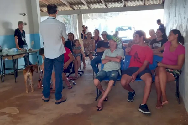 Sanepar orienta moradores de Foz do Iguaçu sobre o programa Caixa DÁgua Boa