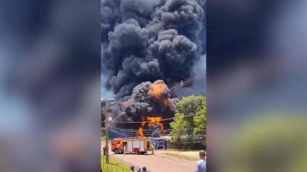 Incêndio atinge fábrica de tintas do Paraná