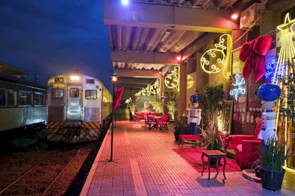 Trem que desce a Serra do Mar vai levar turistas e moradores a passeios natalinos em dezembro