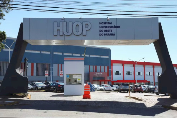 Técnico de enfermagem preso em Cascavel por suspeita de abuso contra paciente foi flagrado por colegas em setor pré-operatório de hospital, diz polícia