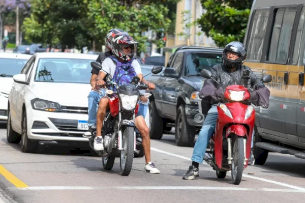 Lei que isenta IPVA de motos até 170 cilindradas é sancionada pelo governador Ratinho Junior