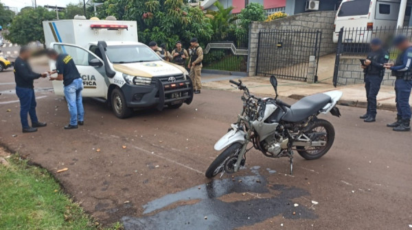 Homem morre ao bater moto em árvore, em Toledo