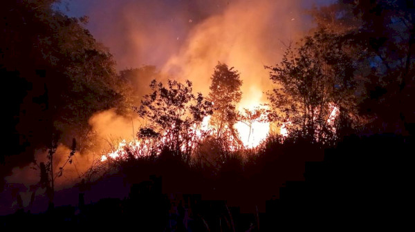 Corpo de Bombeiros é acionado para combater incêndio em Nova Santa Rosa