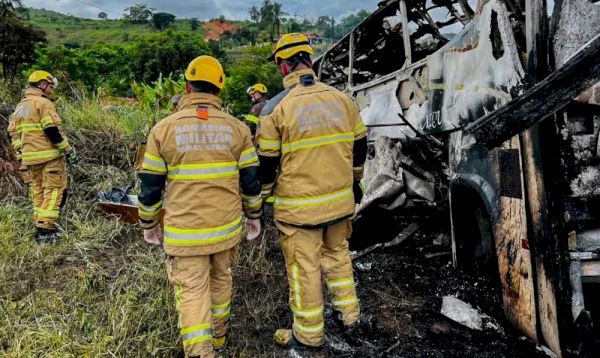 Acidente rodoviário em MG deixou pelo menos 38 mortos