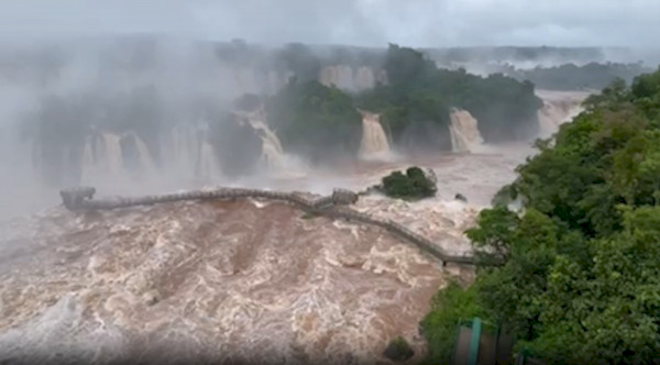 Vazão das Cataratas do Iguaçu sobe ainda mais e chega a 7,8 milhões de litros por segundo