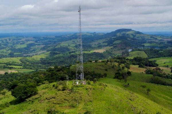 Com instalação de 100 novas torres, Paraná avança com conectividade em áreas rurais