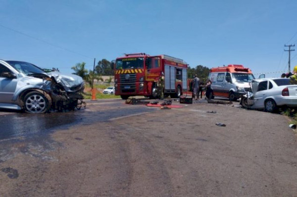 Choque frontal em Umuarama deixa um morto e um ferido