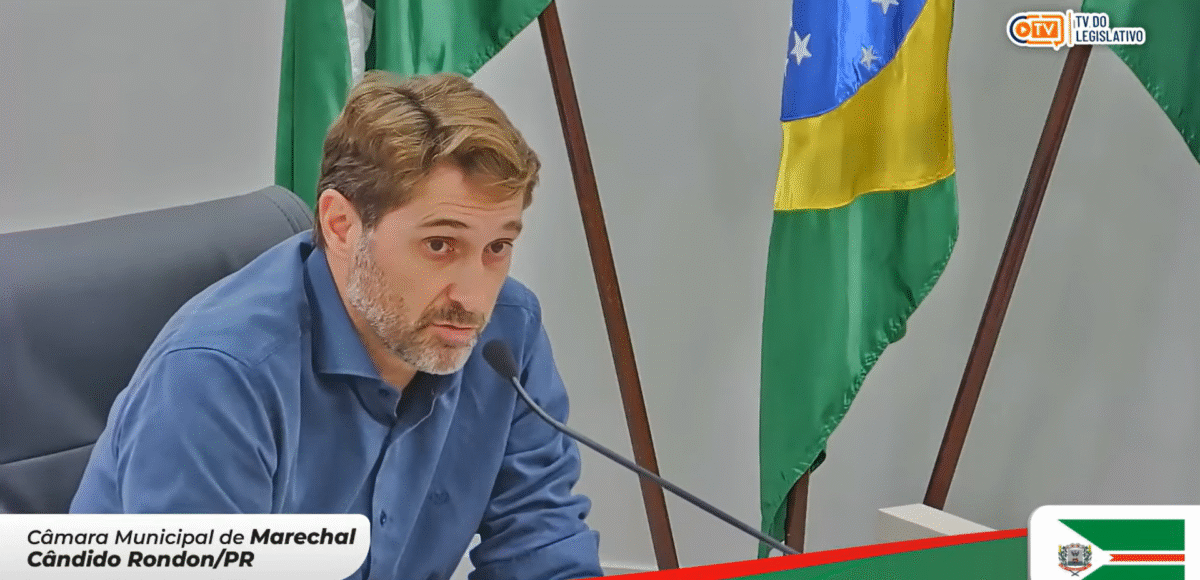 Ex-prefeito Marcio Rauber discursa durante votação das contas relativas ao exercício do ano de 2023